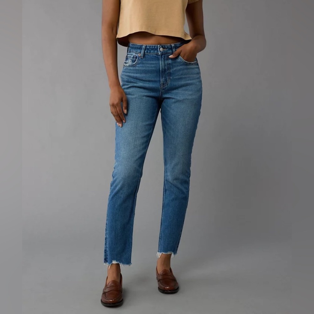 NWT American Eagle Strigid Super High Rise Mom Jean Women's Size 8 Standard